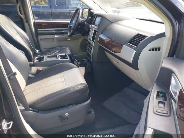 Photo 4 VIN: 2A4RR8DX3AR393660 - CHRYSLER TOWN & COUNTRY 