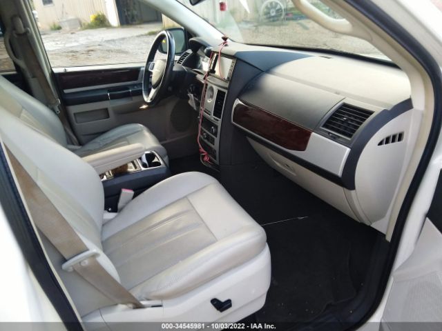 Photo 4 VIN: 2A4RR8DX3AR441206 - CHRYSLER TOWN & COUNTRY 