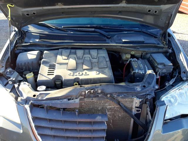 Photo 6 VIN: 2A4RR8DX4AR382182 - CHRYSLER TOWN & COU 