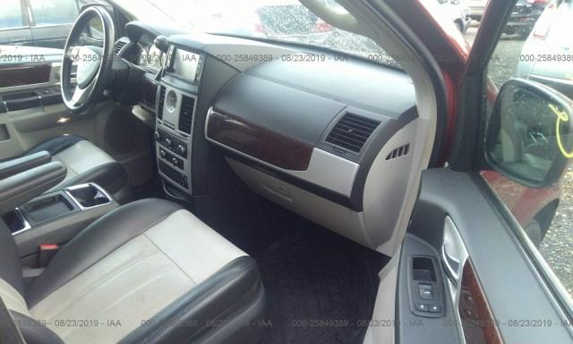 Photo 4 VIN: 2A4RR8DX4AR442199 - CHRYSLER TOWN AND COUNTRY 