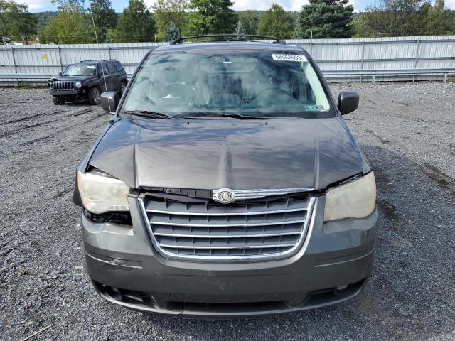 Photo 4 VIN: 2A4RR8DX7AR352013 - CHRYSLER TOWN & COU 