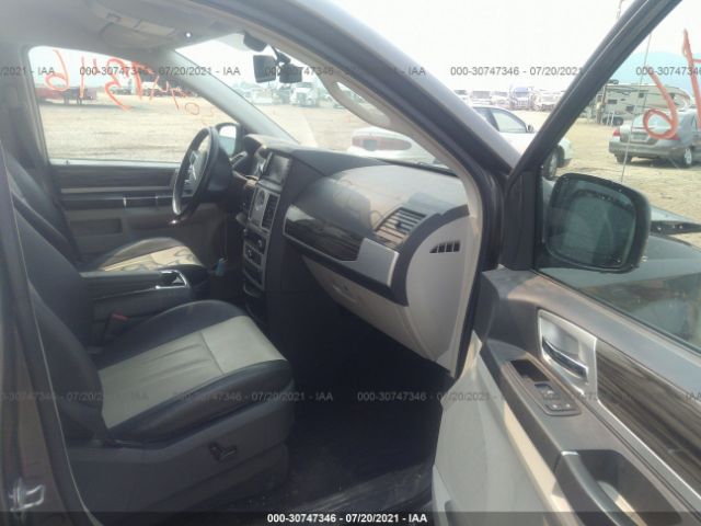 Photo 4 VIN: 2A4RR8DX7AR377171 - CHRYSLER TOWN & COUNTRY 