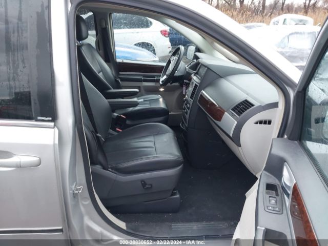 Photo 4 VIN: 2A4RR8DX8AR361416 - CHRYSLER TOWN & COUNTRY 