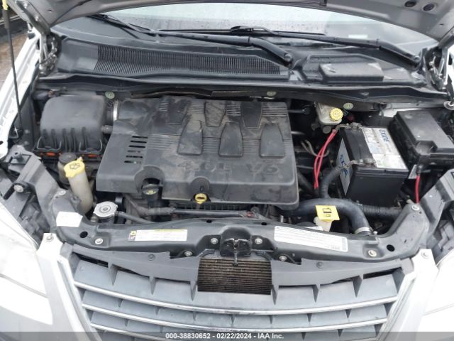 Photo 9 VIN: 2A4RR8DX8AR361416 - CHRYSLER TOWN & COUNTRY 