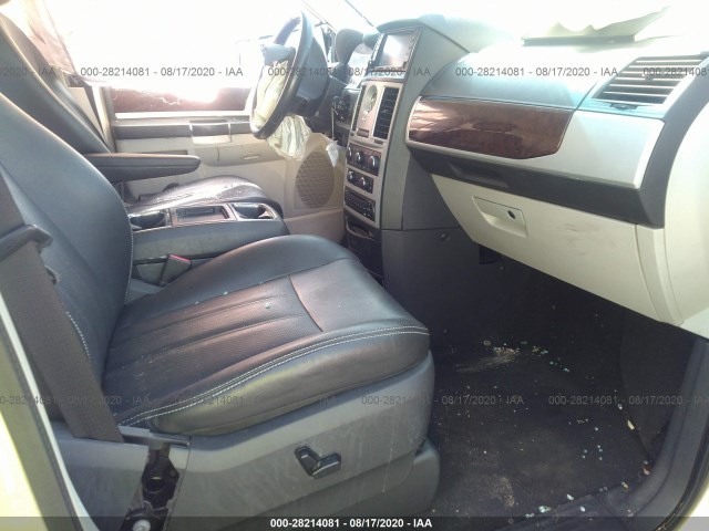 Photo 4 VIN: 2A4RR8DX8AR368253 - CHRYSLER TOWN & COUNTRY 