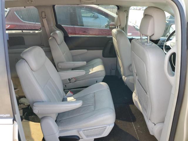 Photo 5 VIN: 2A4RR8DX8AR377017 - CHRYSLER TOWN & COU 