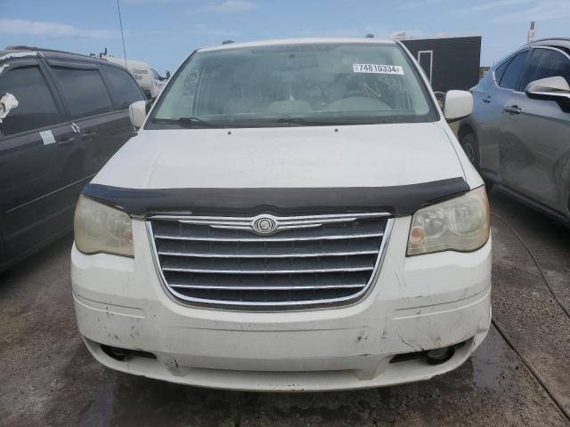 Photo 4 VIN: 2A4RR8DX8AR387238 - CHRYSLER TOWN & COU 