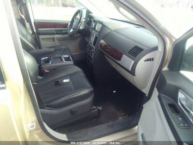 Photo 4 VIN: 2A4RR8DX8AR394979 - CHRYSLER TOWN & COUNTRY 