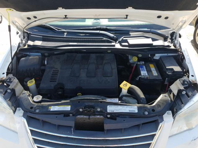 Photo 6 VIN: 2A4RR8DX8AR449771 - CHRYSLER TOWN & COU 