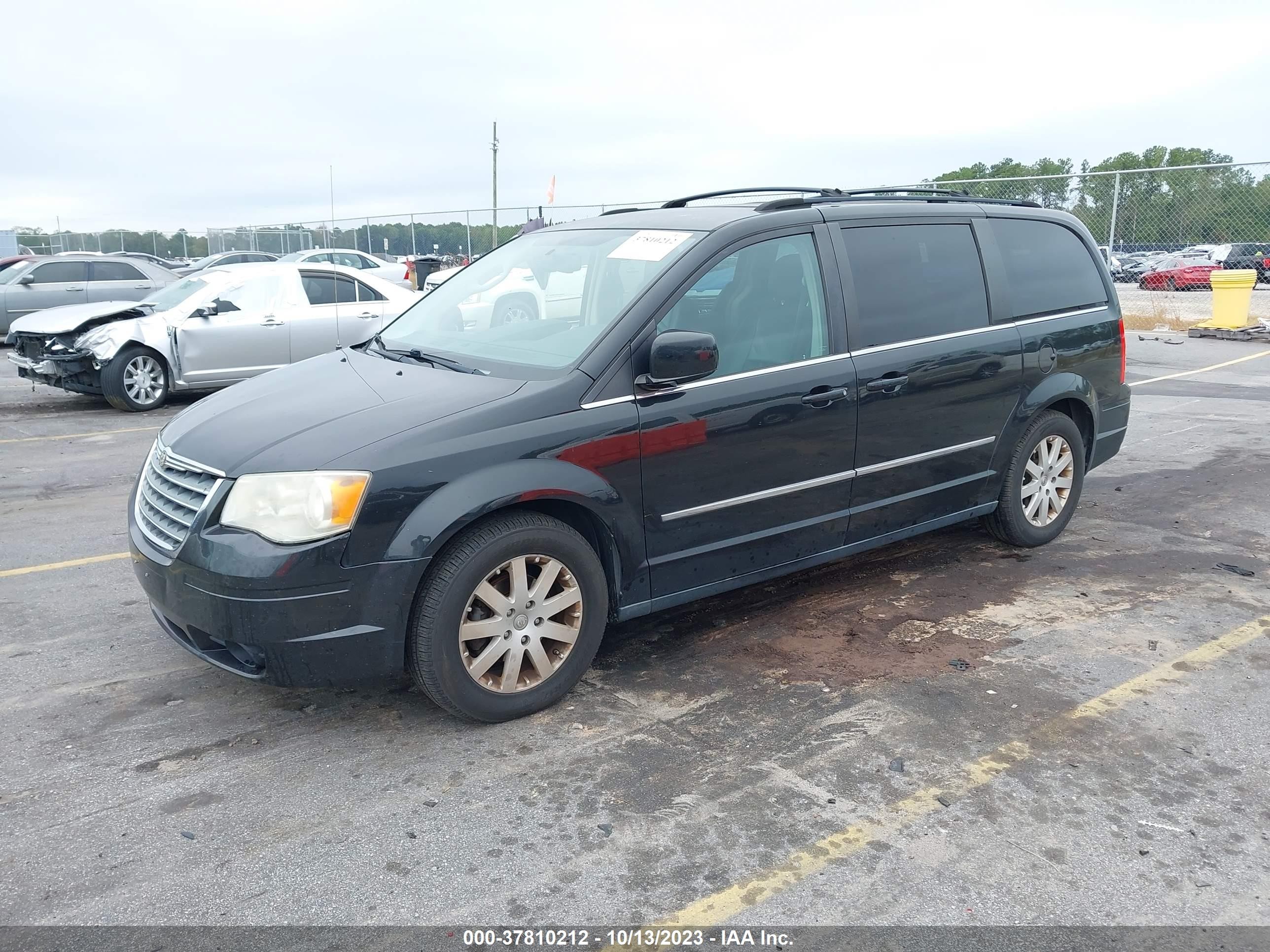 Photo 1 VIN: 2A4RR8DXXAR320415 - CHRYSLER TOWN & COUNTRY 