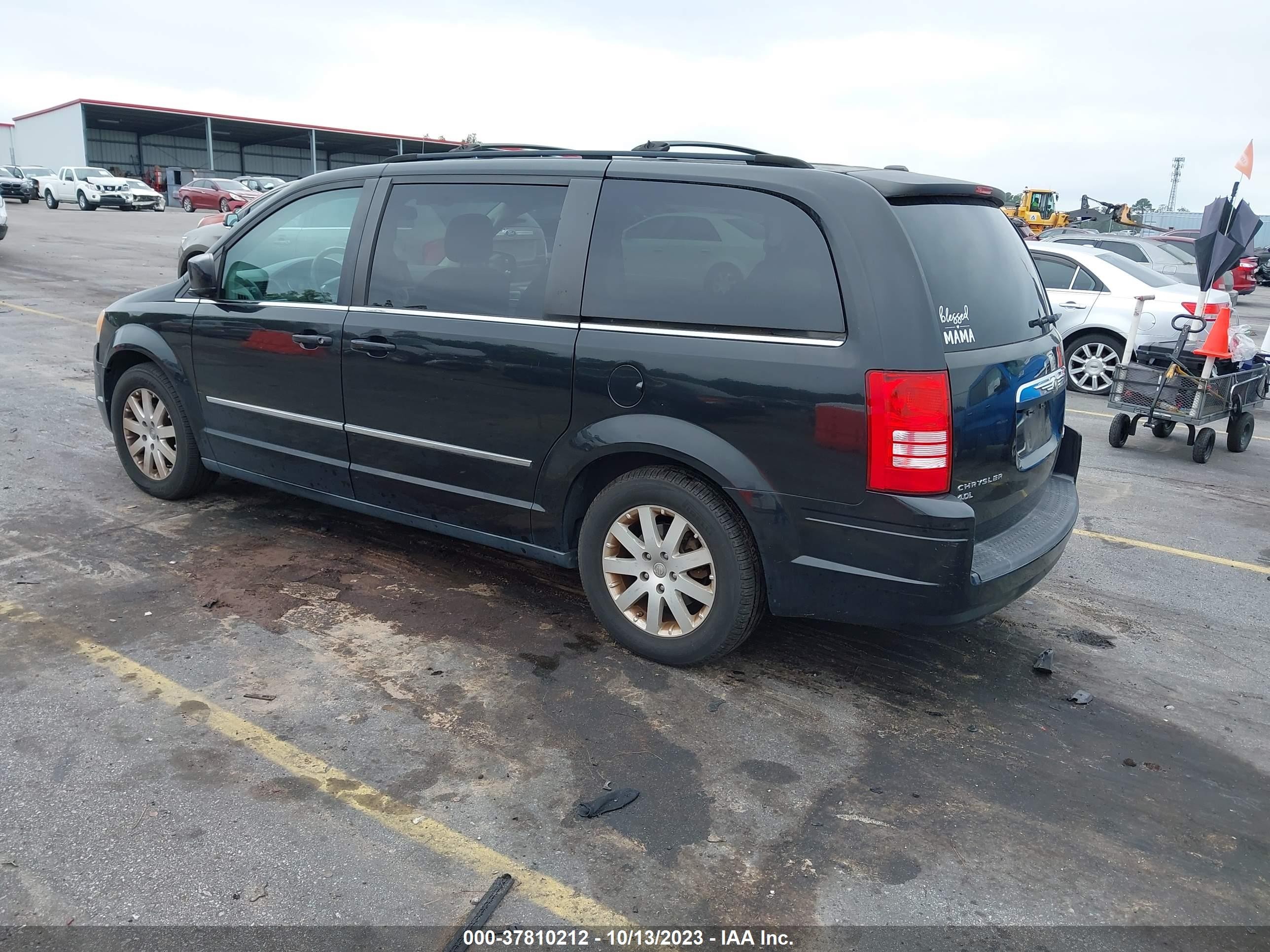 Photo 2 VIN: 2A4RR8DXXAR320415 - CHRYSLER TOWN & COUNTRY 