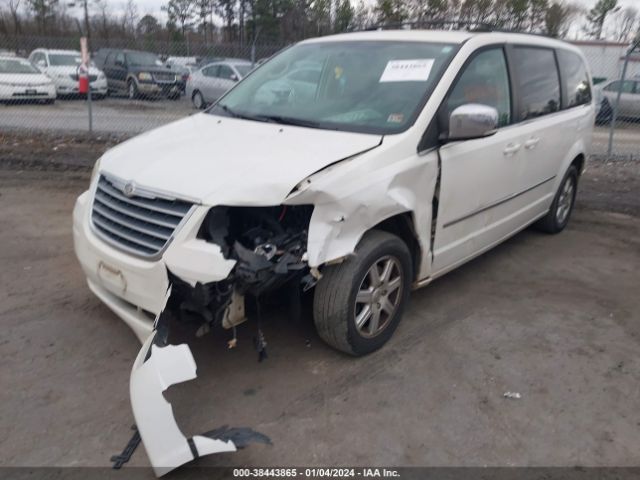 Photo 1 VIN: 2A4RR8DXXAR403889 - CHRYSLER TOWN & COUNTRY 