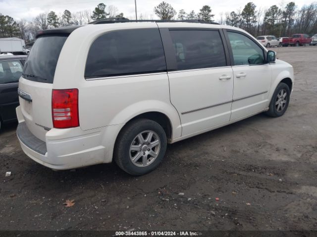 Photo 3 VIN: 2A4RR8DXXAR403889 - CHRYSLER TOWN & COUNTRY 