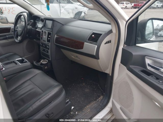 Photo 4 VIN: 2A4RR8DXXAR403889 - CHRYSLER TOWN & COUNTRY 