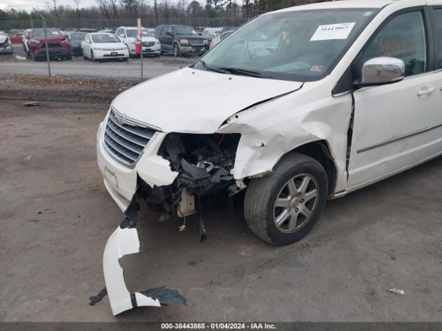 Photo 5 VIN: 2A4RR8DXXAR403889 - CHRYSLER TOWN & COUNTRY 