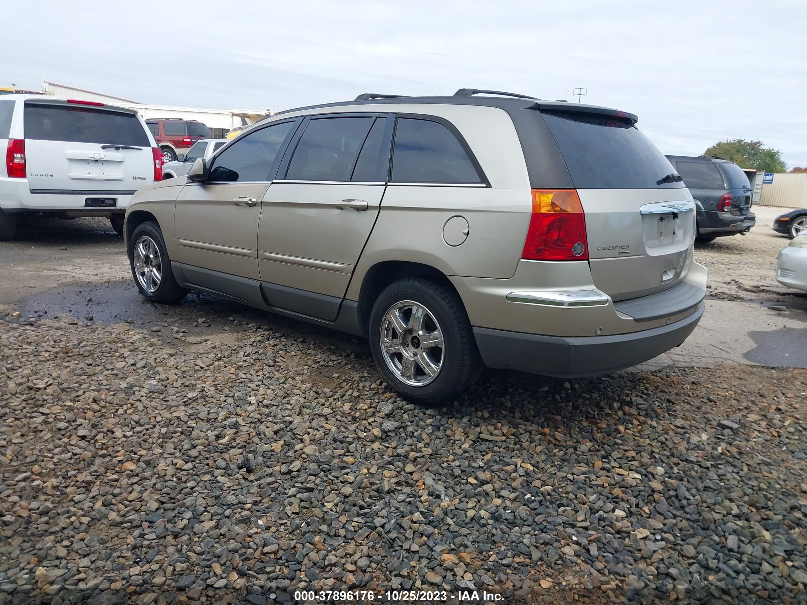 Photo 2 VIN: 2A8GF68436R674643 - CHRYSLER PACIFICA 