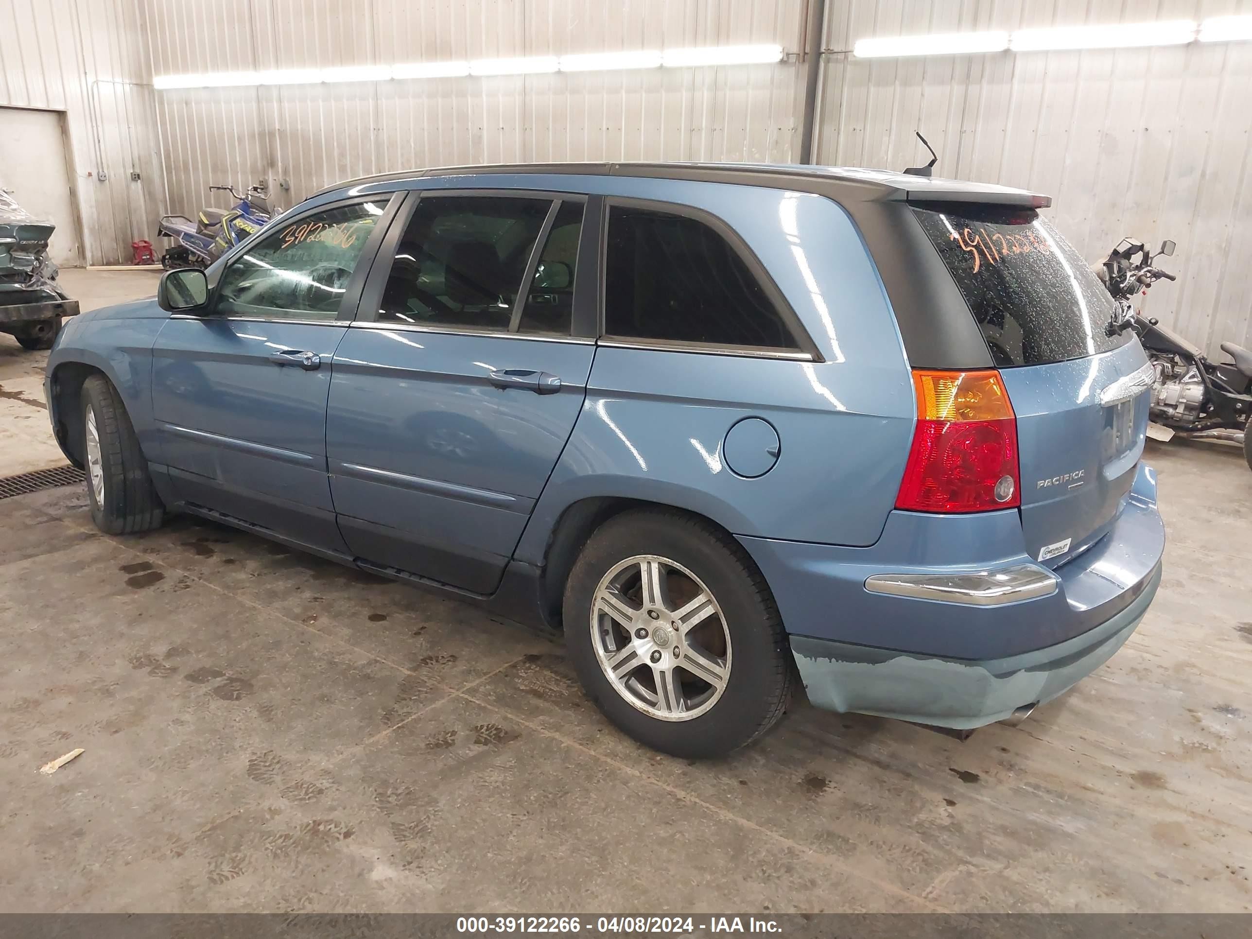 Photo 2 VIN: 2A8GF68X07R290167 - CHRYSLER PACIFICA 