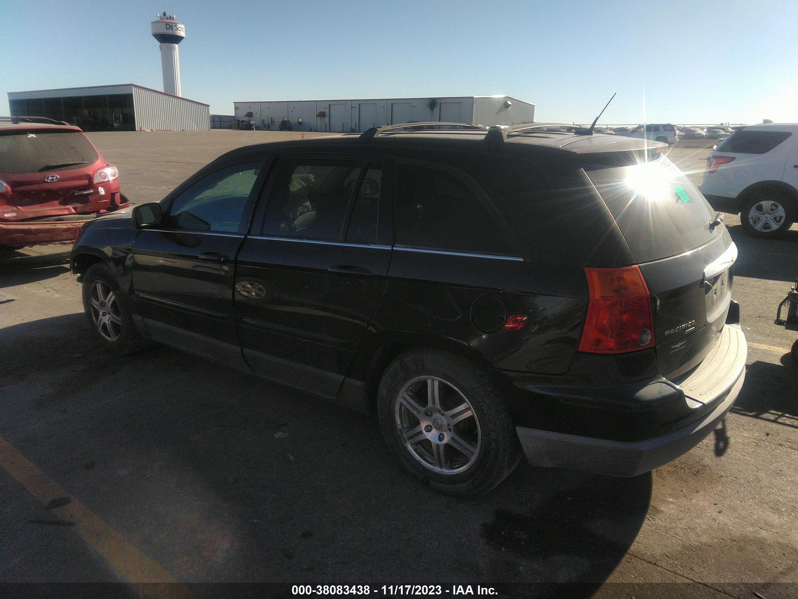 Photo 2 VIN: 2A8GF68X28R647365 - CHRYSLER PACIFICA 