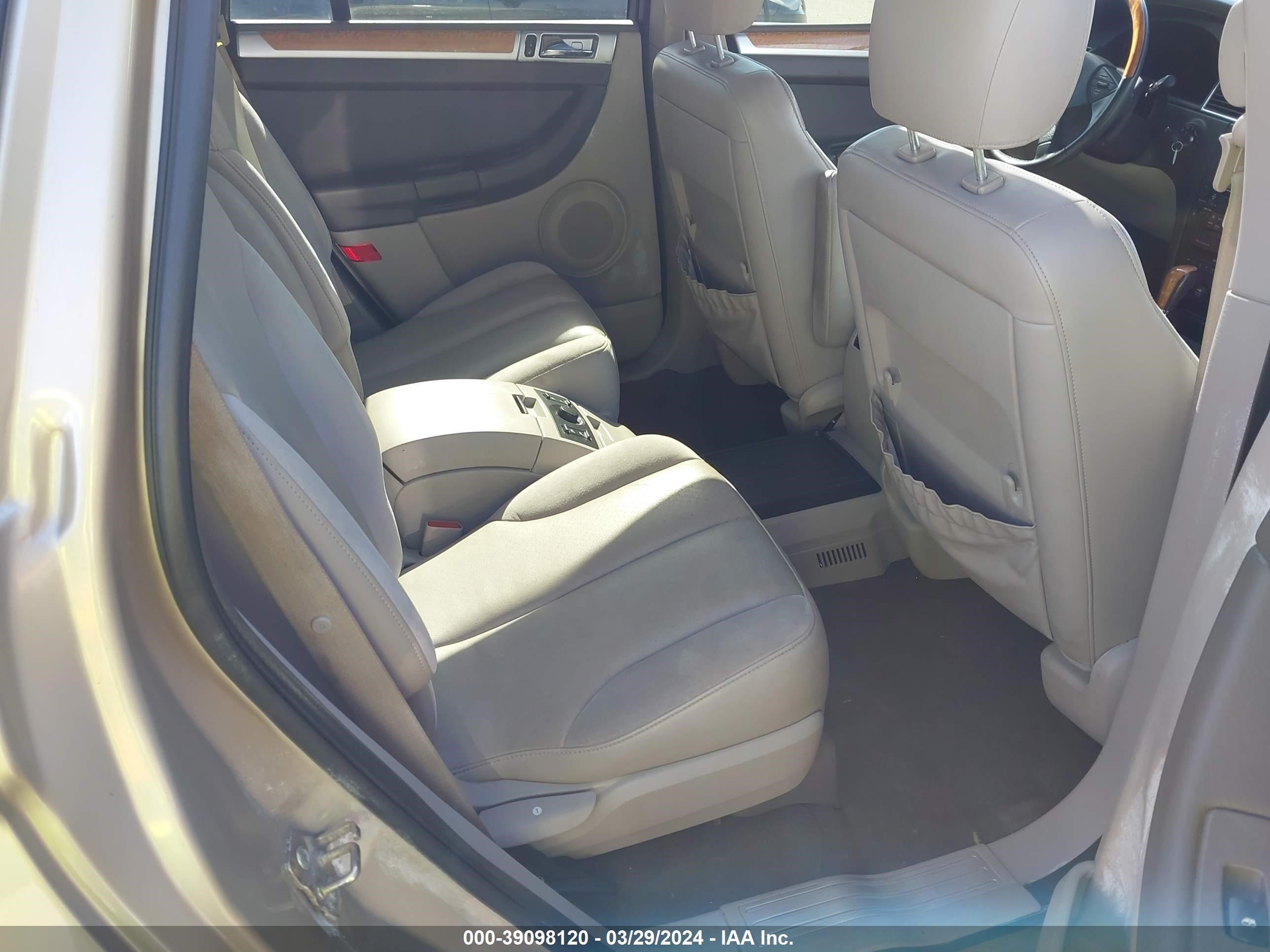 Photo 8 VIN: 2A8GF784X6R842123 - CHRYSLER PACIFICA 