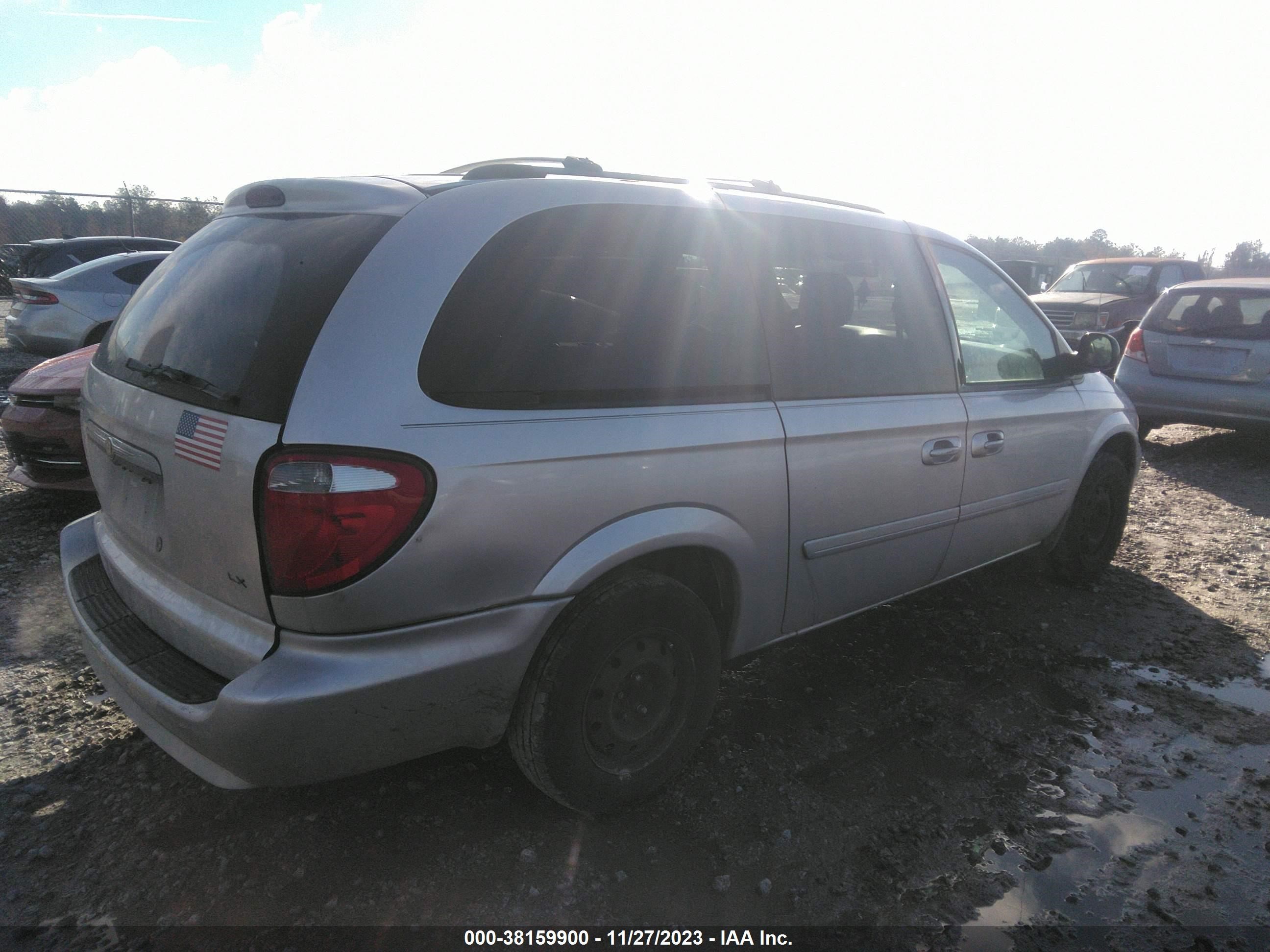 Photo 3 VIN: 2A8GP44R17R307339 - CHRYSLER TOWN & COUNTRY 