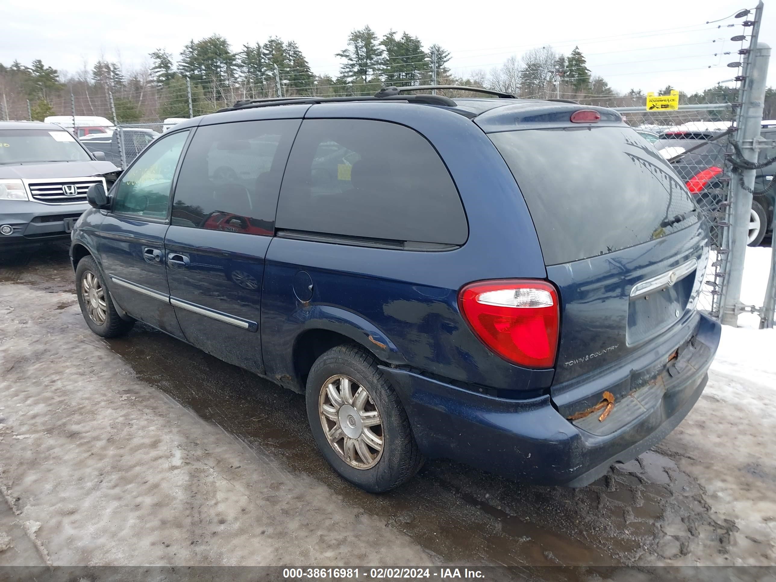 Photo 2 VIN: 2A8GP54L06R805399 - CHRYSLER TOWN & COUNTRY 