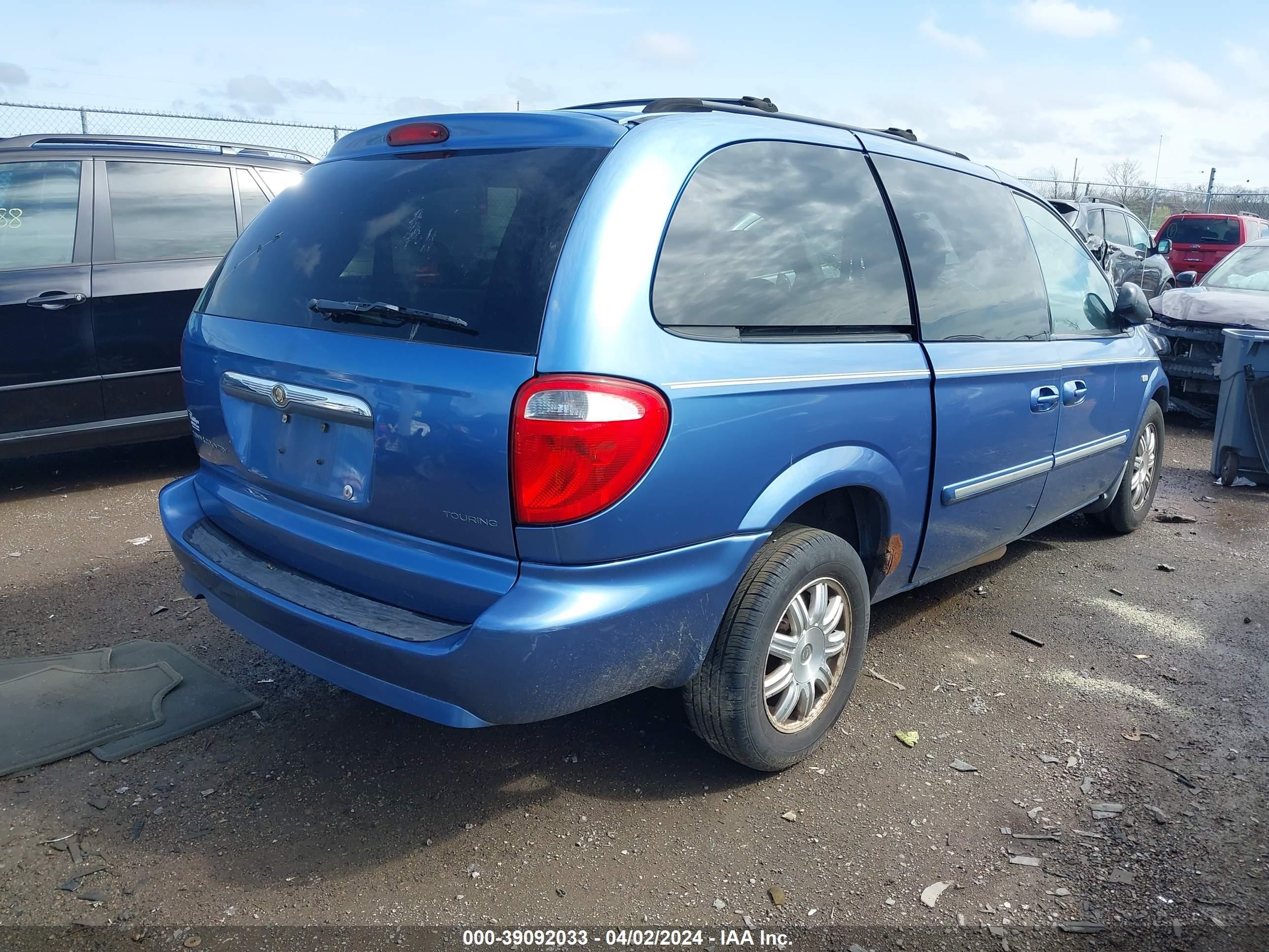 Photo 3 VIN: 2A8GP54L17R222325 - CHRYSLER TOWN & COUNTRY 