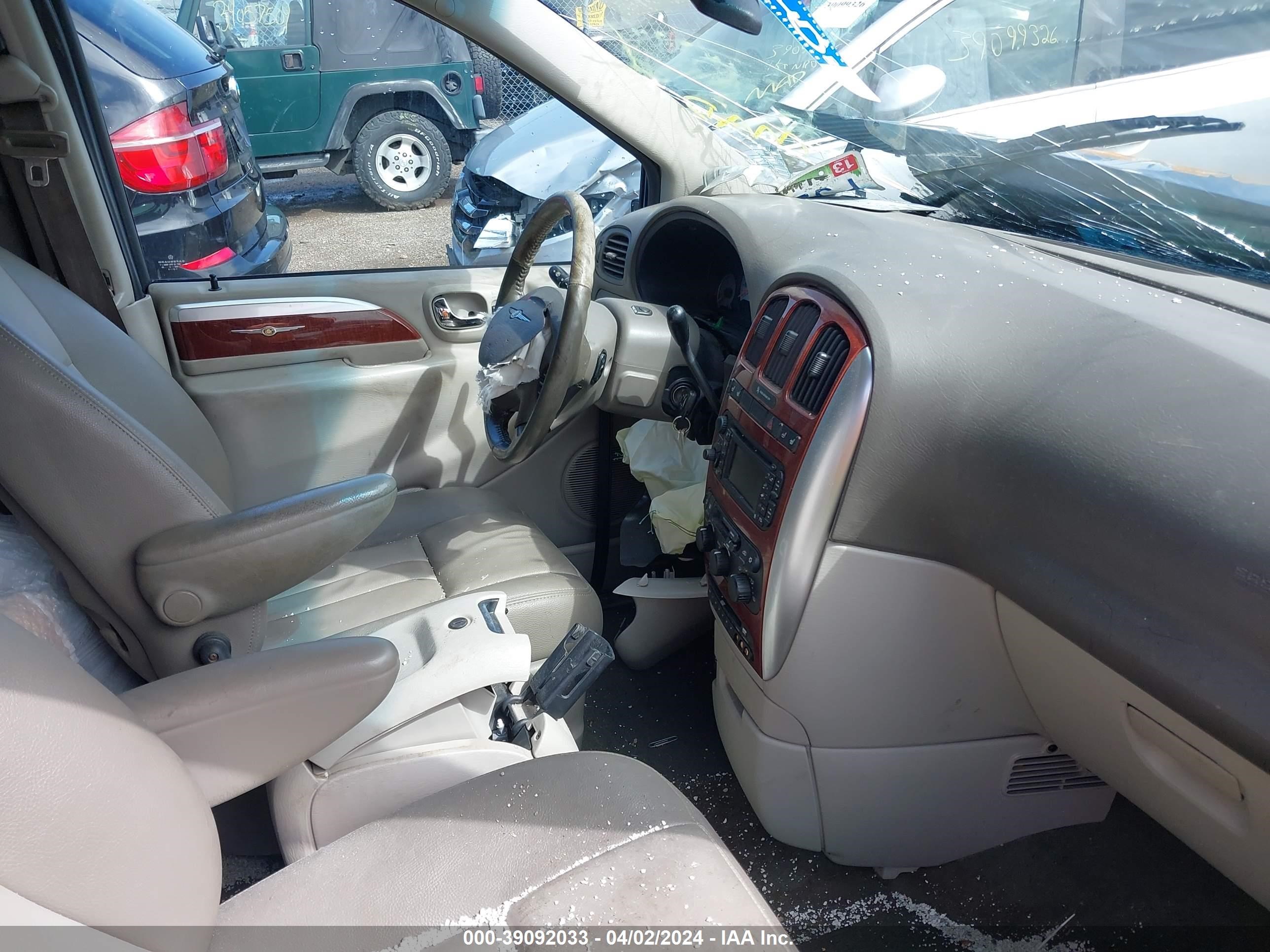 Photo 4 VIN: 2A8GP54L17R222325 - CHRYSLER TOWN & COUNTRY 