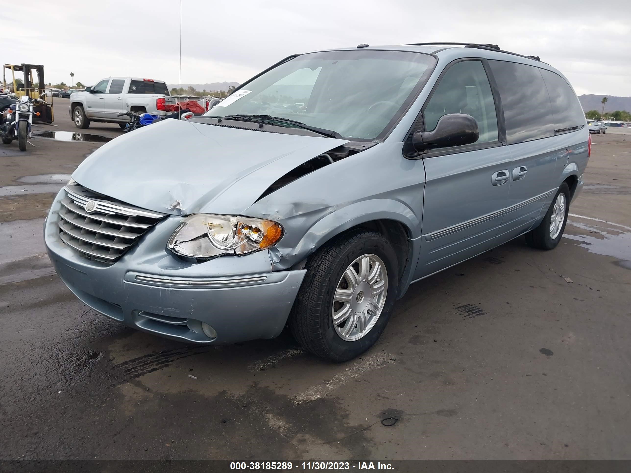 Photo 1 VIN: 2A8GP54L36R717995 - CHRYSLER TOWN & COUNTRY 