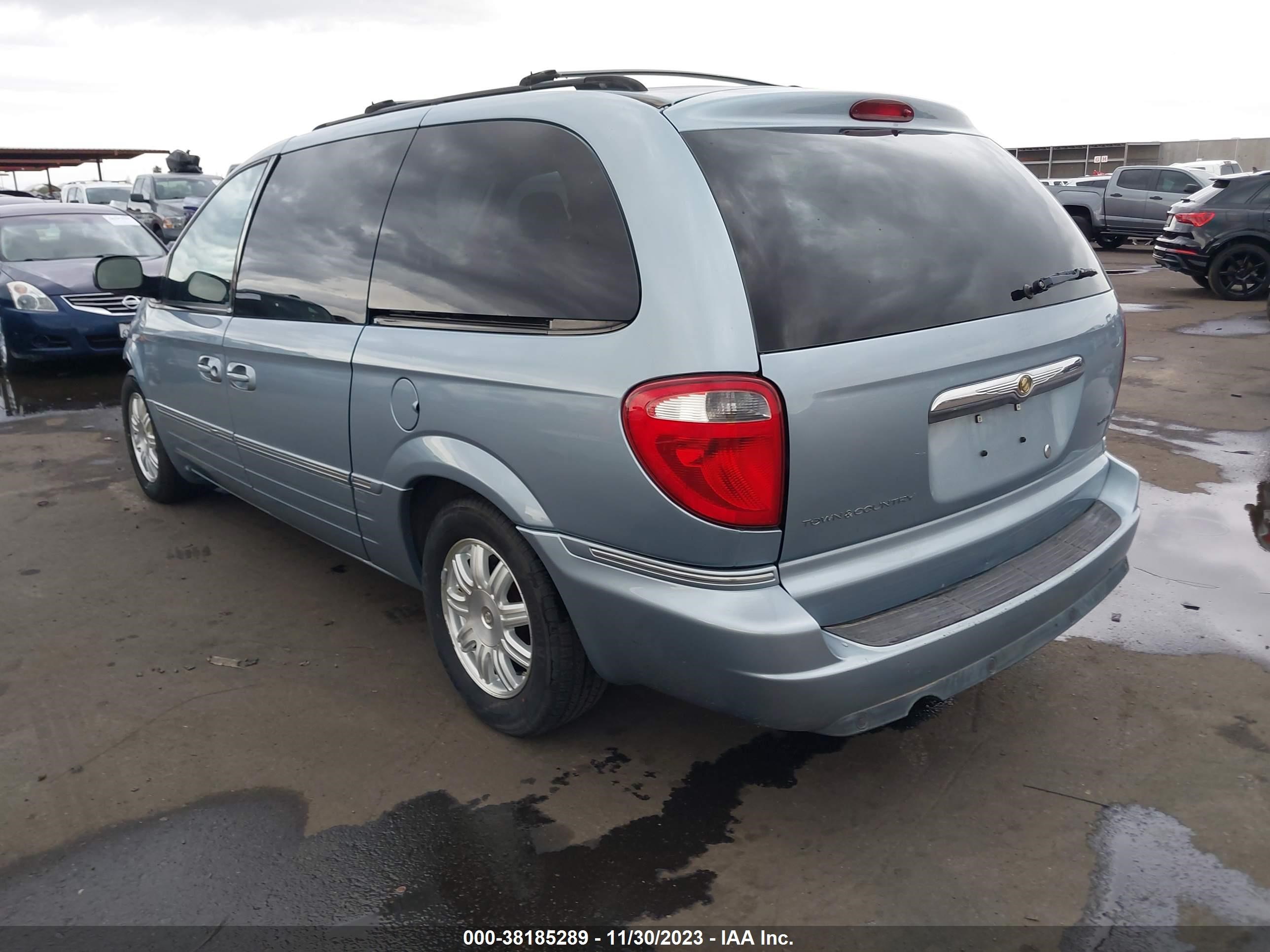 Photo 2 VIN: 2A8GP54L36R717995 - CHRYSLER TOWN & COUNTRY 