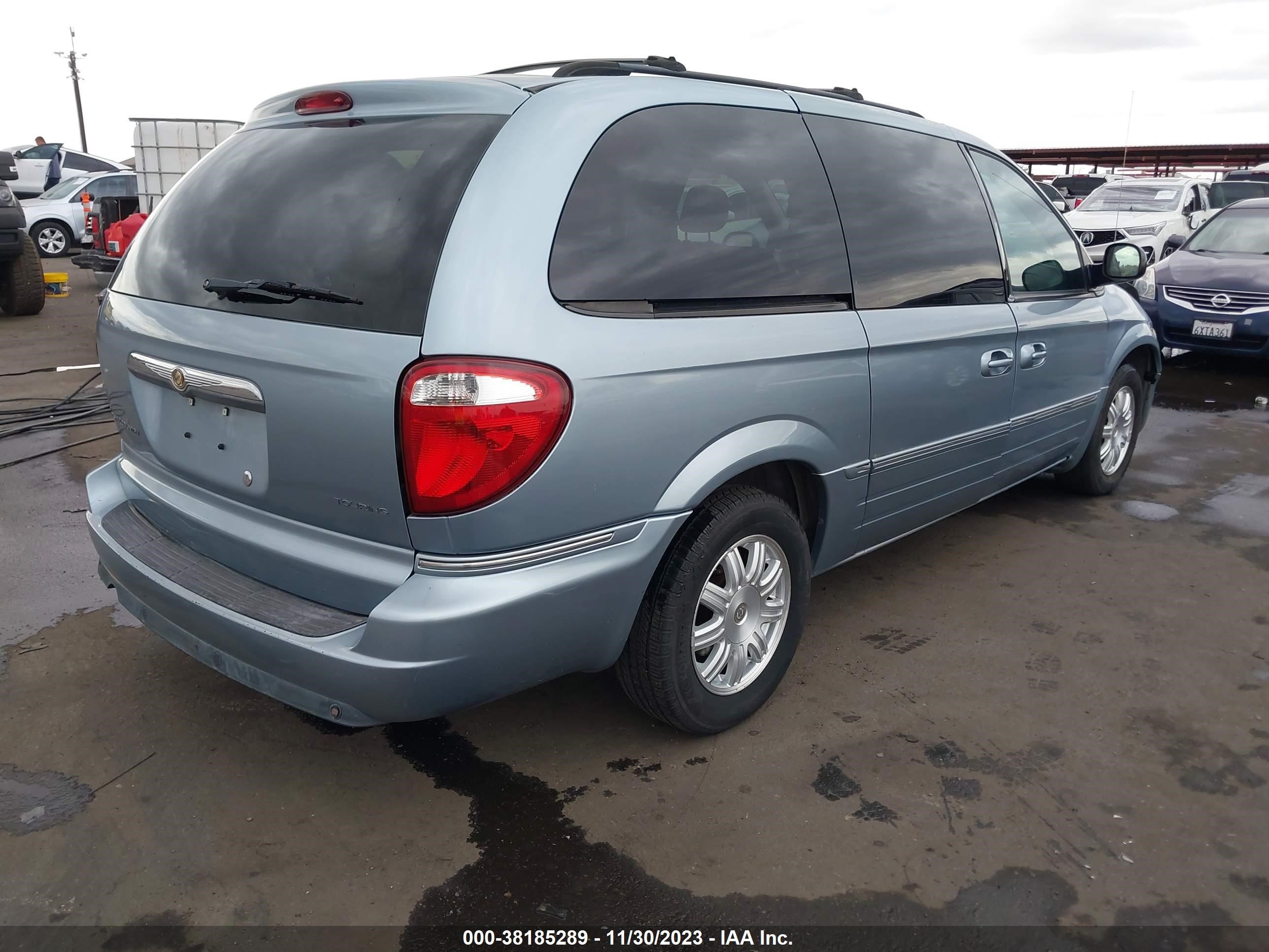 Photo 3 VIN: 2A8GP54L36R717995 - CHRYSLER TOWN & COUNTRY 