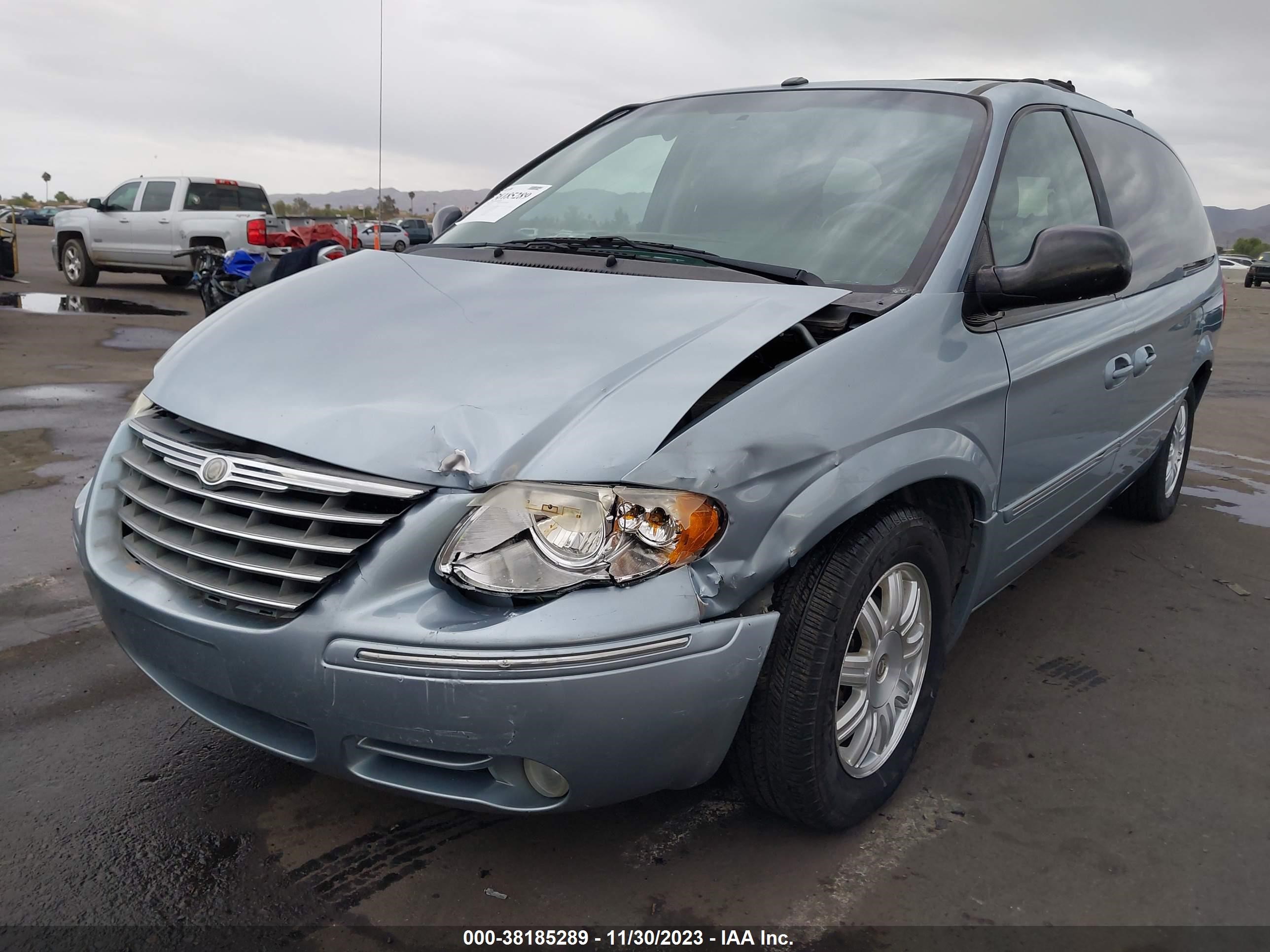 Photo 5 VIN: 2A8GP54L36R717995 - CHRYSLER TOWN & COUNTRY 