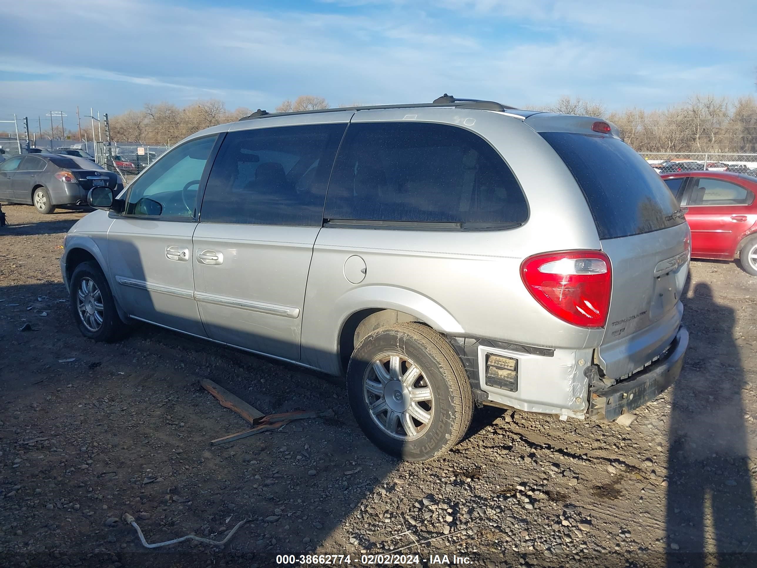 Photo 2 VIN: 2A8GP54L66R608740 - CHRYSLER TOWN & COUNTRY 