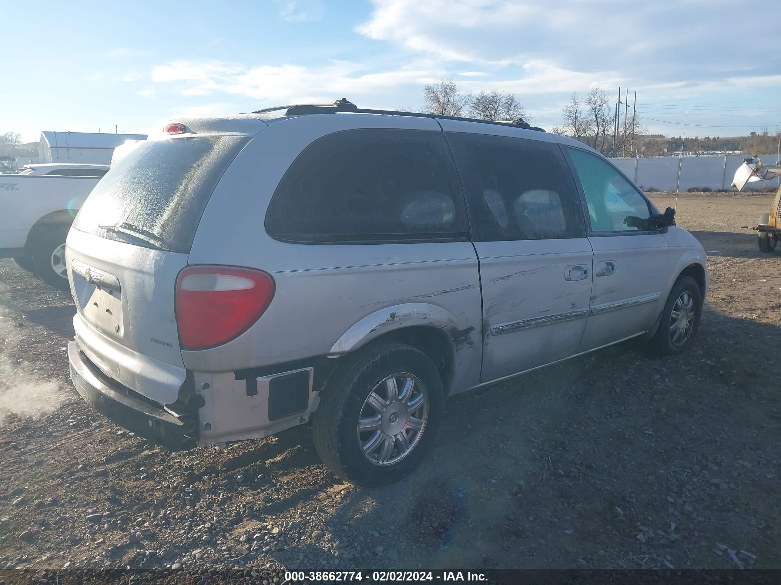 Photo 3 VIN: 2A8GP54L66R608740 - CHRYSLER TOWN & COUNTRY 