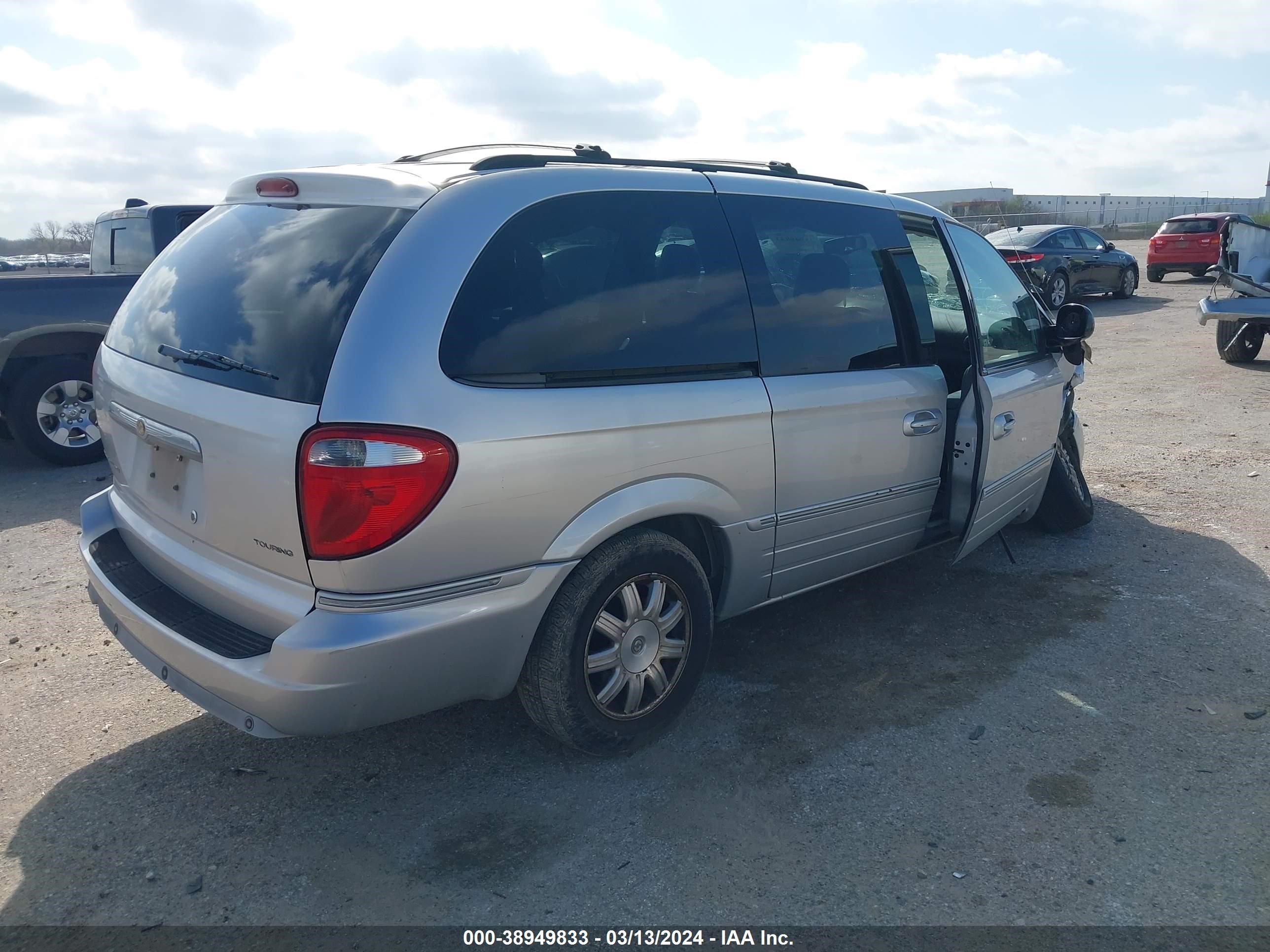 Photo 3 VIN: 2A8GP54L66R887672 - CHRYSLER TOWN & COUNTRY 