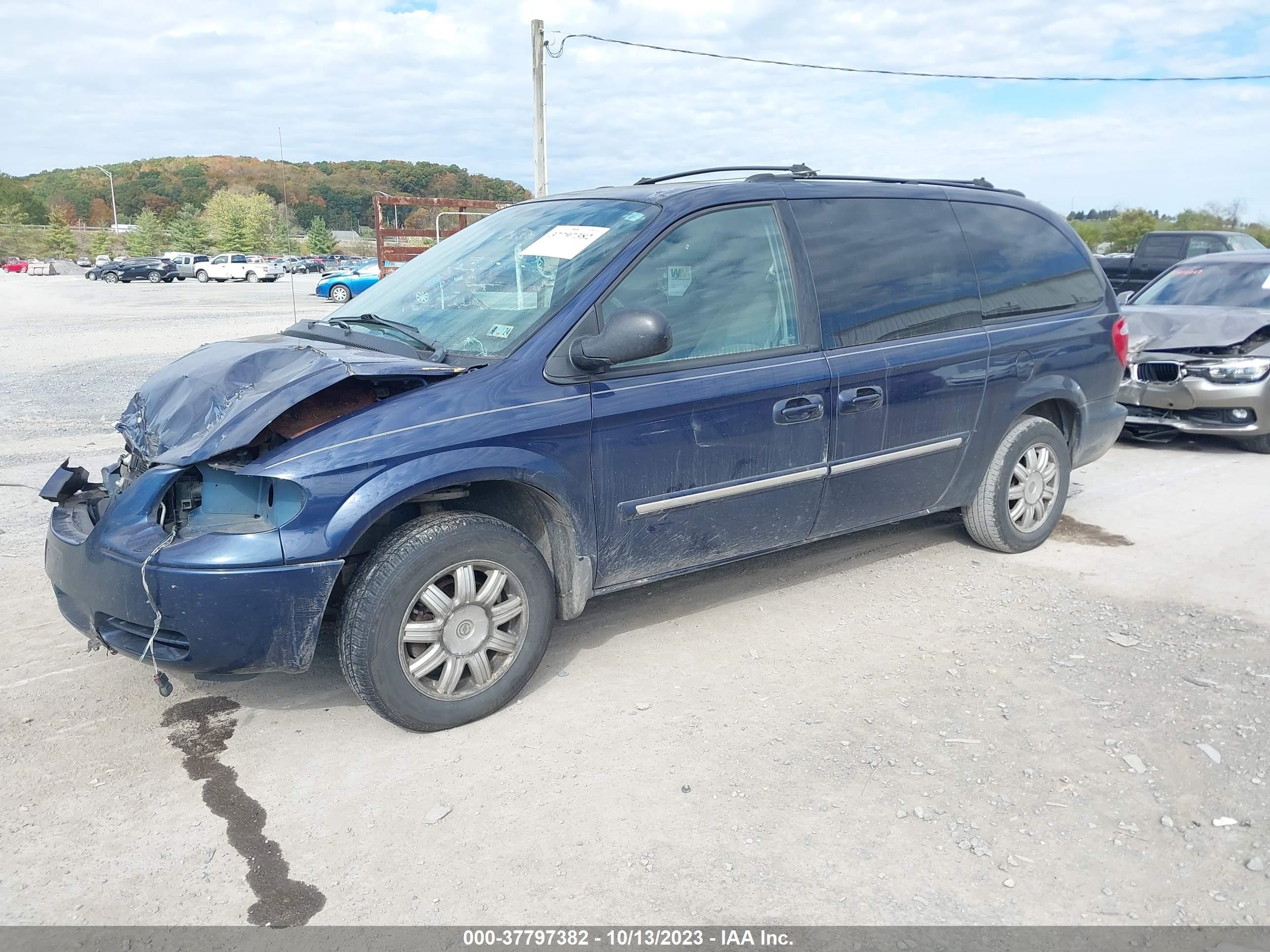 Photo 1 VIN: 2A8GP54L76R655923 - CHRYSLER TOWN & COUNTRY 