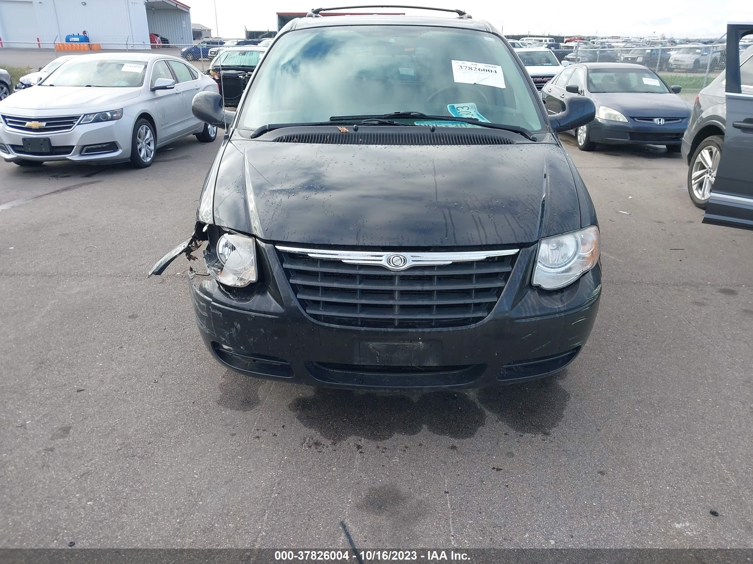 Photo 11 VIN: 2A8GP54L76R921599 - CHRYSLER TOWN & COUNTRY 