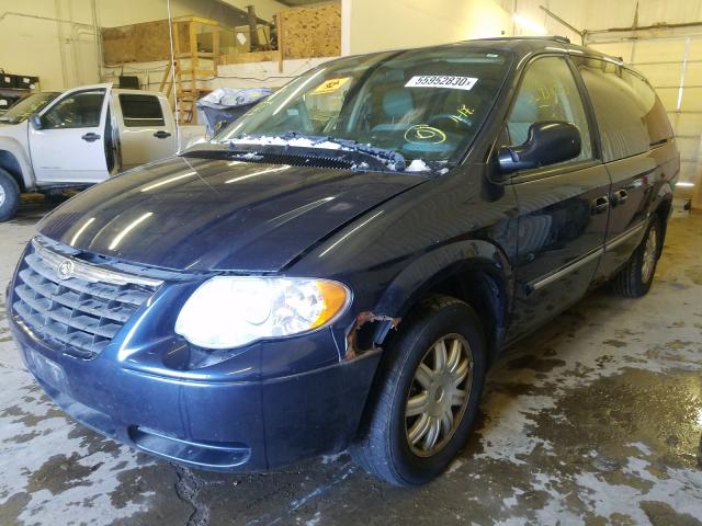 Photo 1 VIN: 2A8GP54L97R310166 - CHRYSLER TOWN AND C 