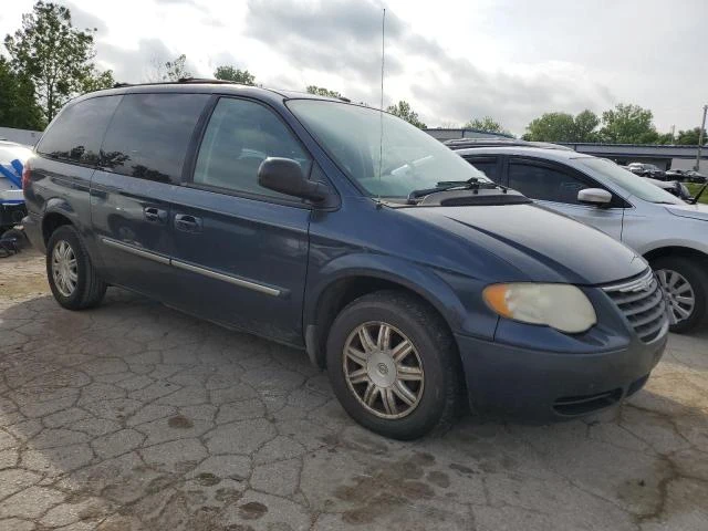 Photo 3 VIN: 2A8GP54LX7R302867 - CHRYSLER TOWN & COU 