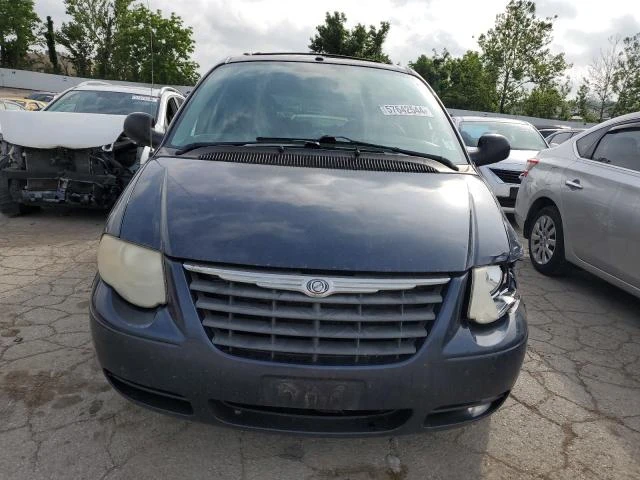 Photo 4 VIN: 2A8GP54LX7R302867 - CHRYSLER TOWN & COU 