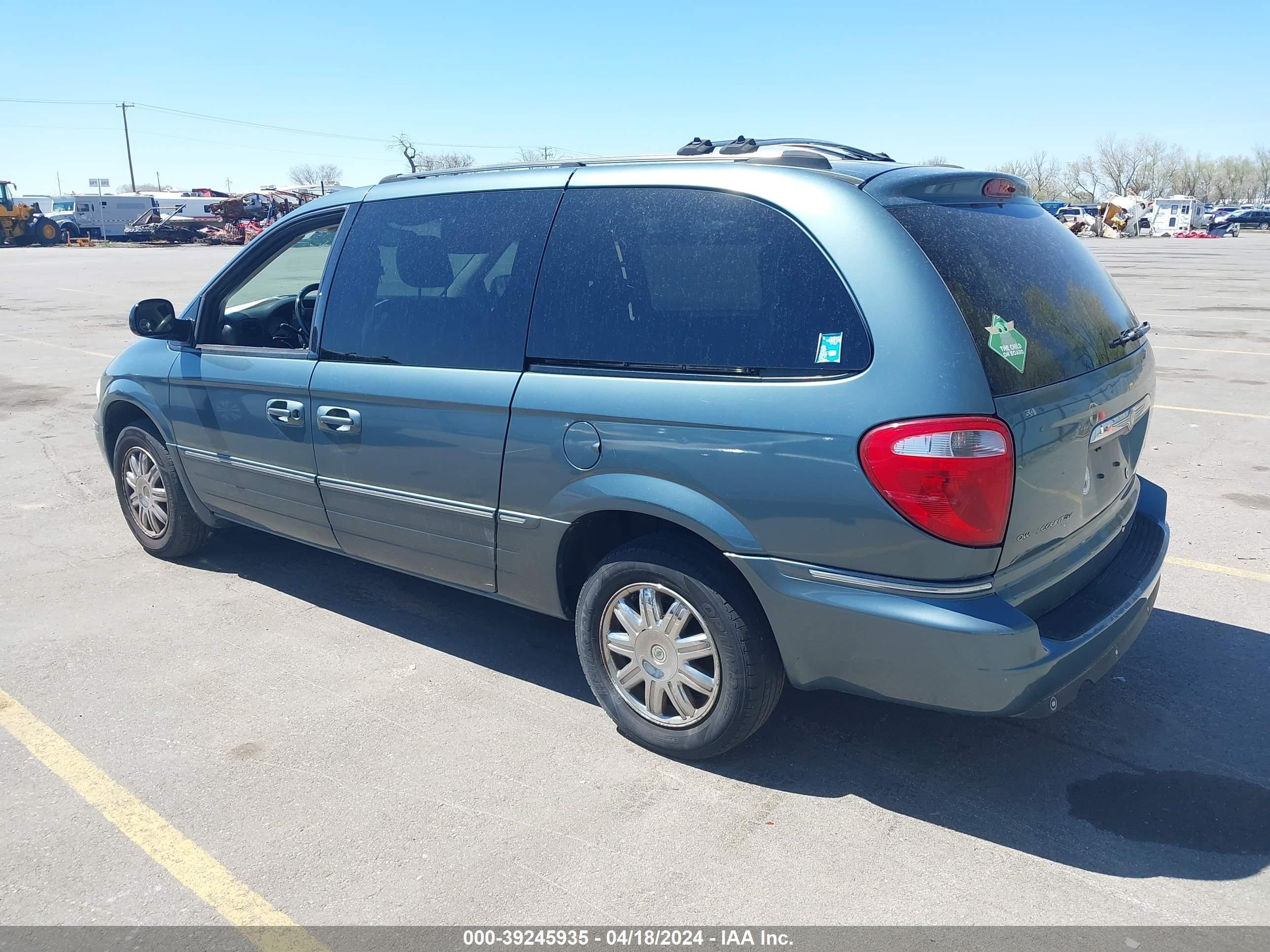 Photo 2 VIN: 2A8GP64L06R738308 - CHRYSLER TOWN & COUNTRY 