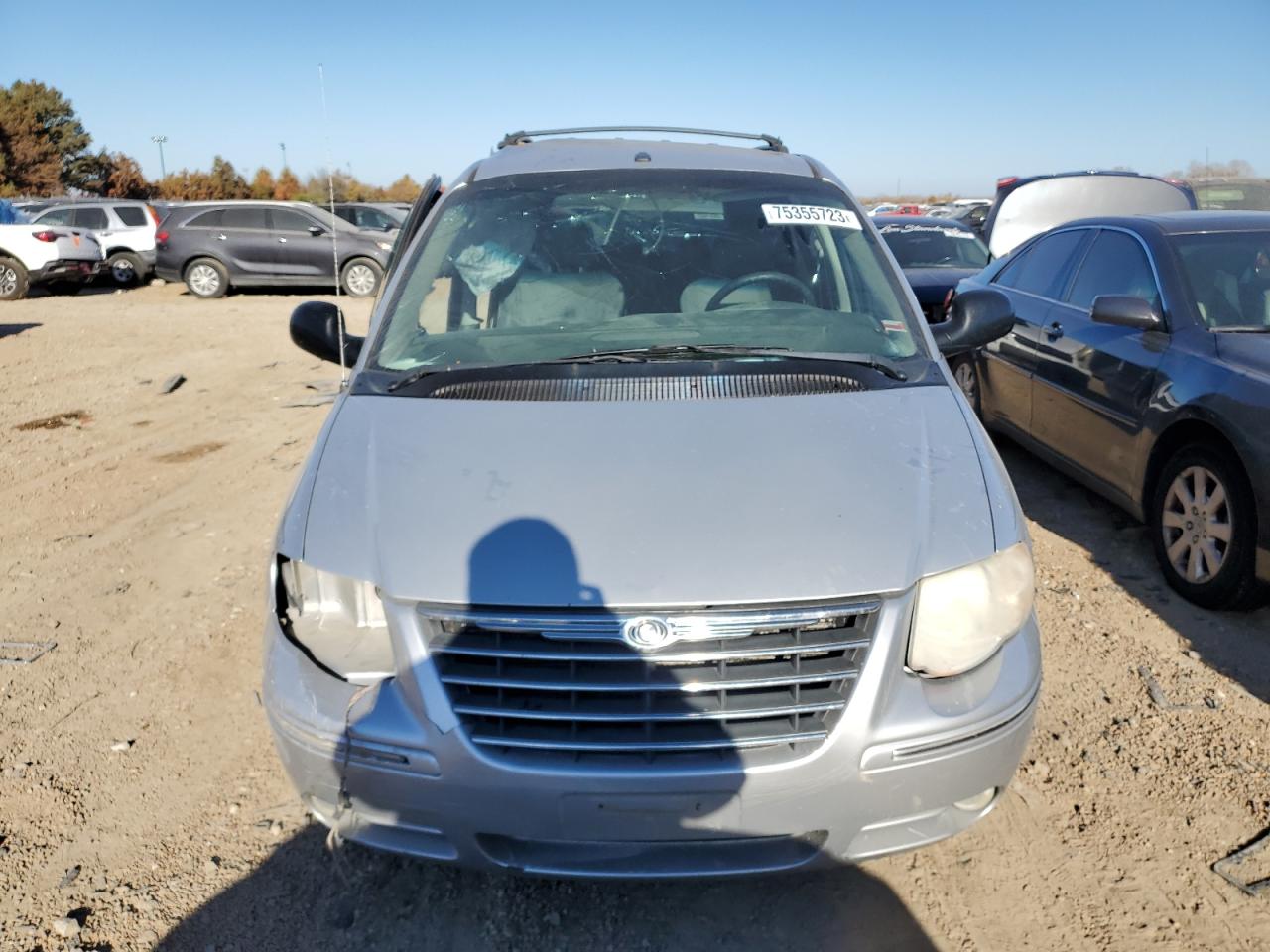 Photo 4 VIN: 2A8GP64L37R358901 - CHRYSLER TOWN & COUNTRY 