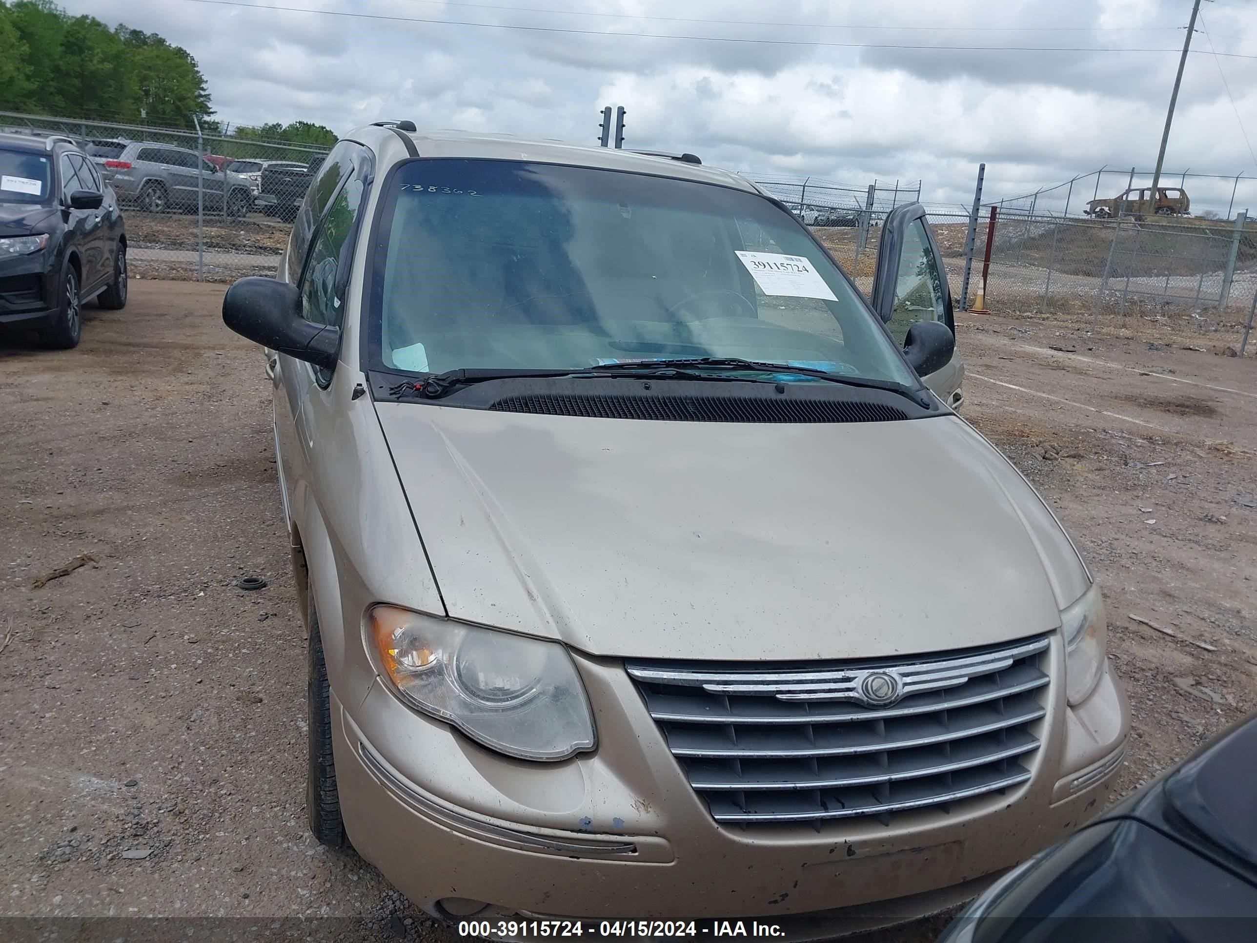 Photo 5 VIN: 2A8GP64L66R738362 - CHRYSLER TOWN & COUNTRY 