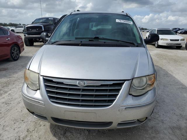 Photo 4 VIN: 2A8GP64L66R739902 - CHRYSLER TOWN & COU 