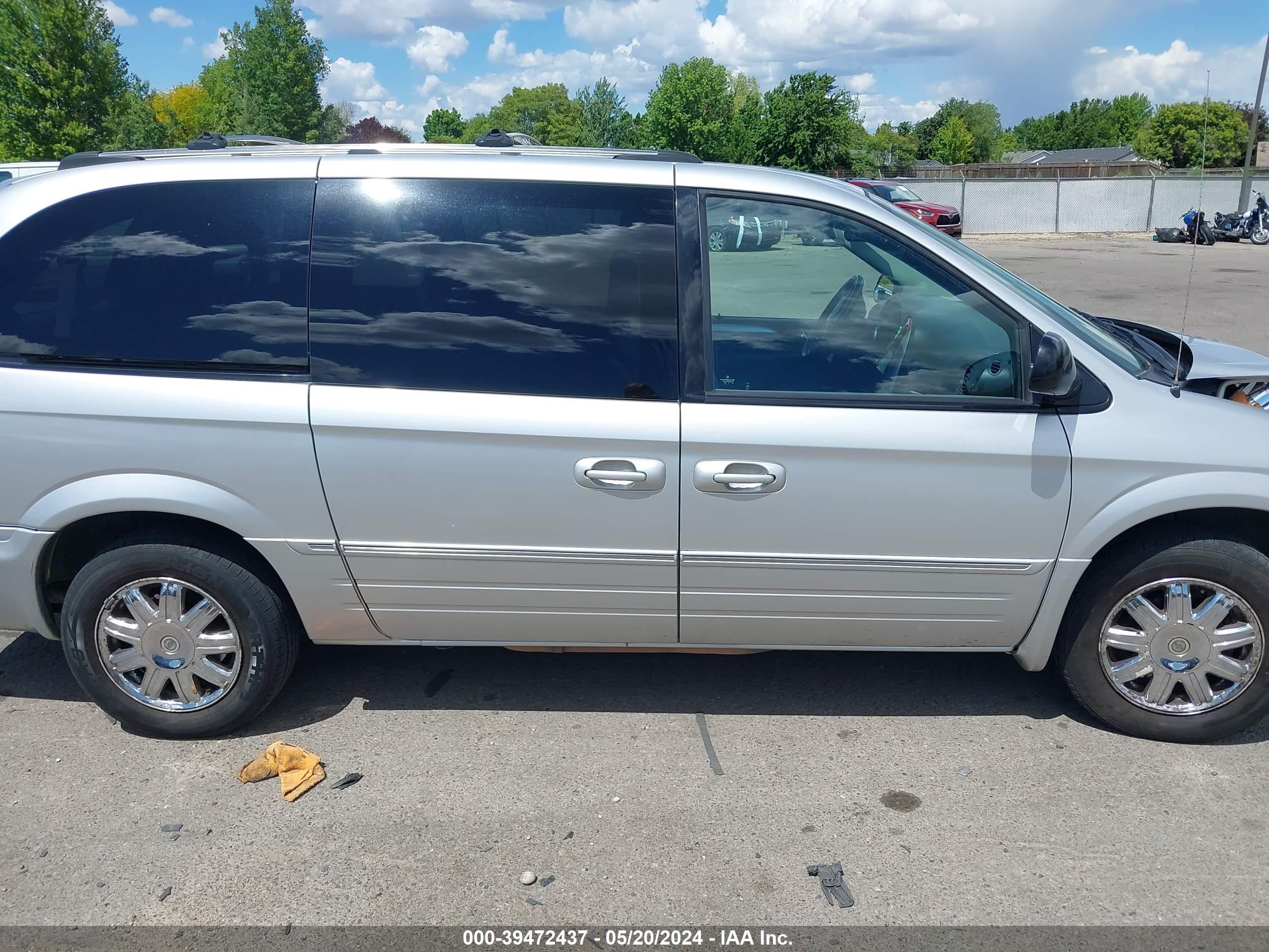 Photo 12 VIN: 2A8GP64L66R923088 - CHRYSLER TOWN & COUNTRY 