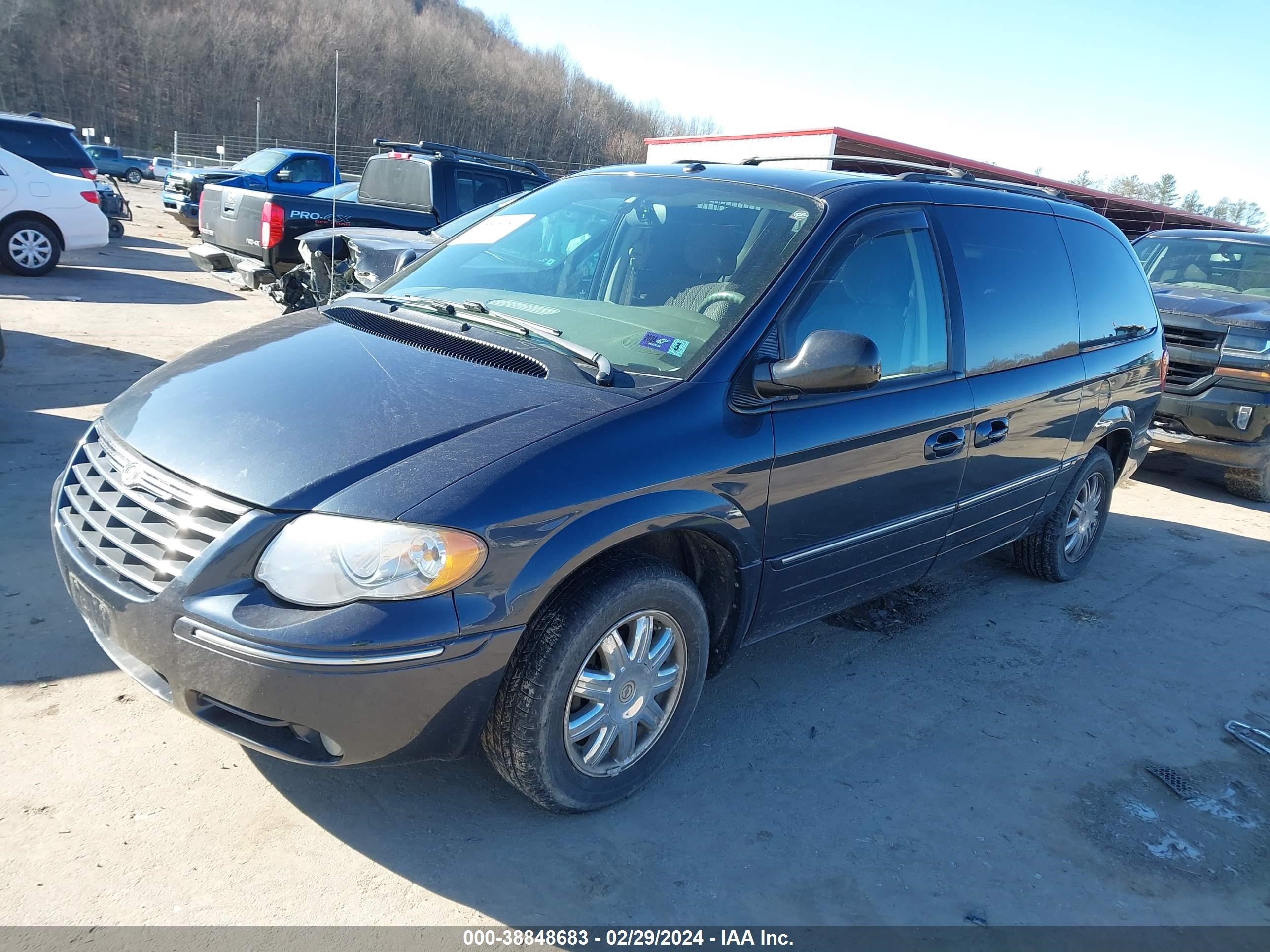 Photo 1 VIN: 2A8GP64L77R332902 - CHRYSLER TOWN & COUNTRY 