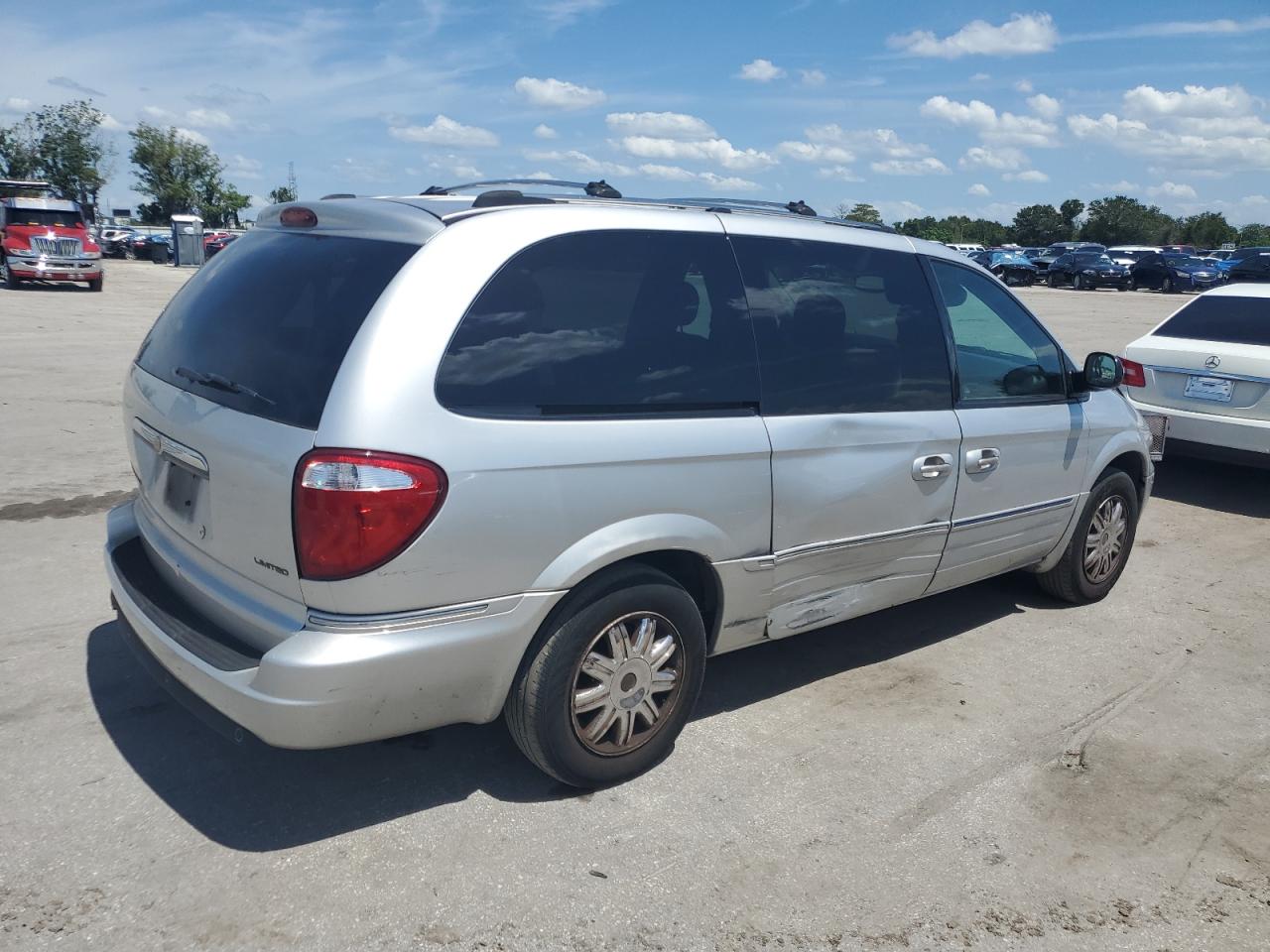 Photo 14 VIN: 2A8GP64L96R651684 - CHRYSLER TOWN & COU 