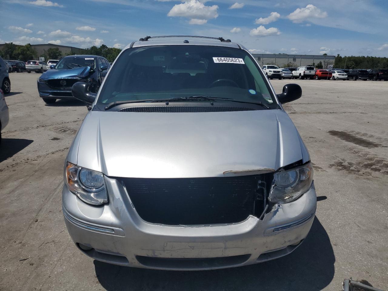 Photo 16 VIN: 2A8GP64L96R651684 - CHRYSLER TOWN & COU 