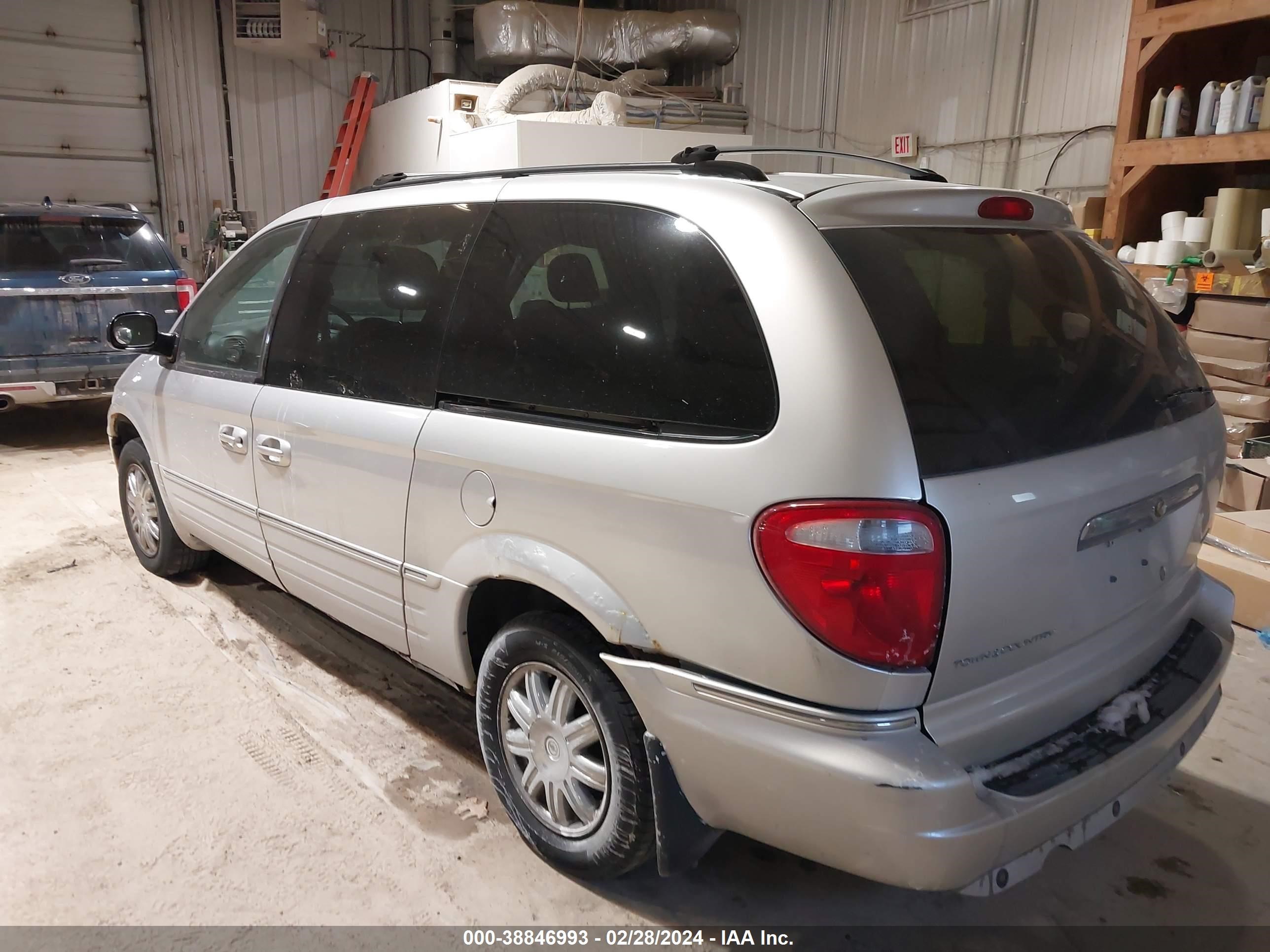 Photo 2 VIN: 2A8GP64L97R294539 - CHRYSLER TOWN & COUNTRY 