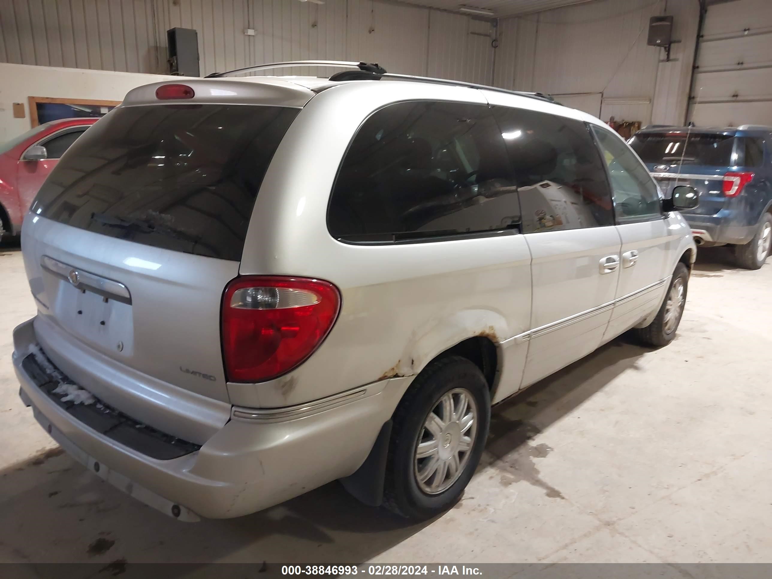 Photo 3 VIN: 2A8GP64L97R294539 - CHRYSLER TOWN & COUNTRY 