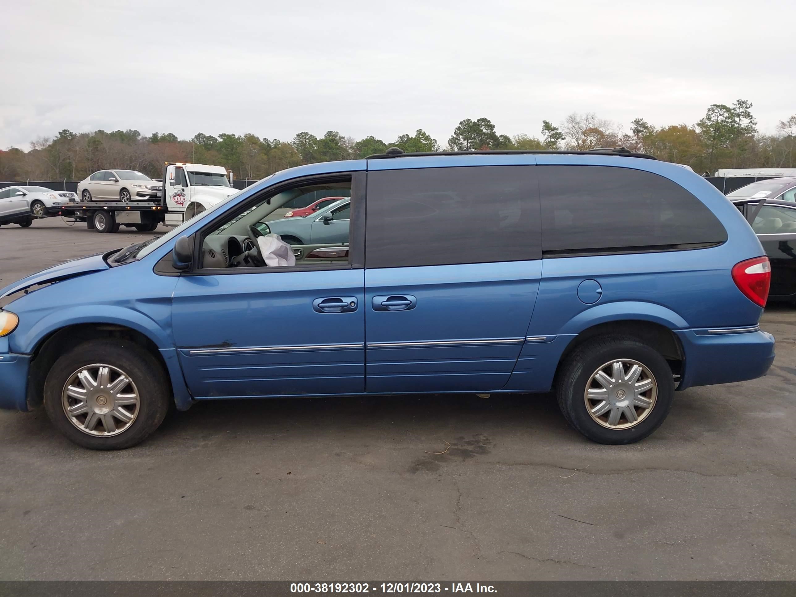 Photo 13 VIN: 2A8GP64LX7R294372 - CHRYSLER TOWN & COUNTRY 